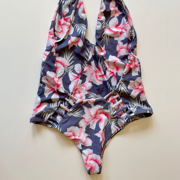 STONE FOX SWIM: Hibiscus One-Piece Swimsuit Open Back Halter - Picture 6 of 13